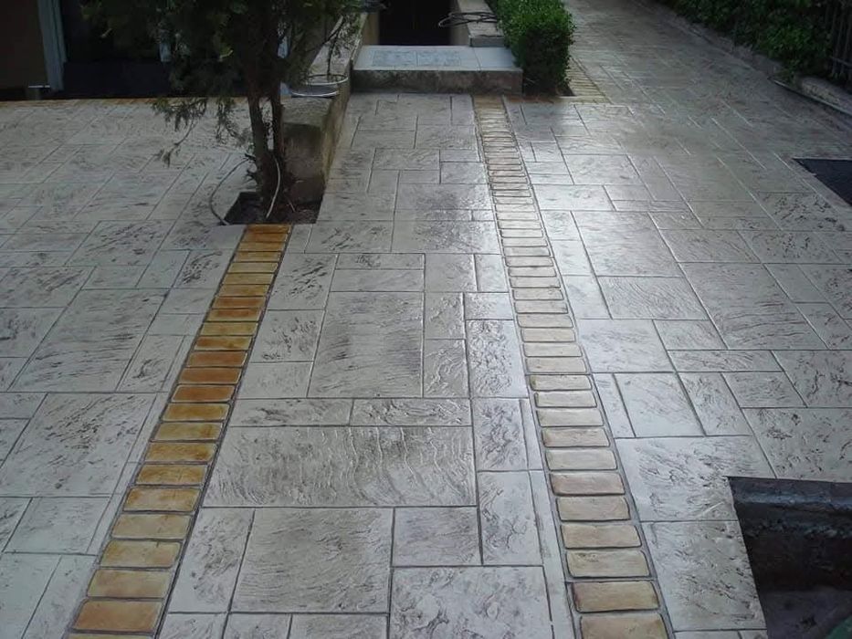 Oferta 135 Ron Beton Amprentat,elicopterizat,rampa intrare garaj,