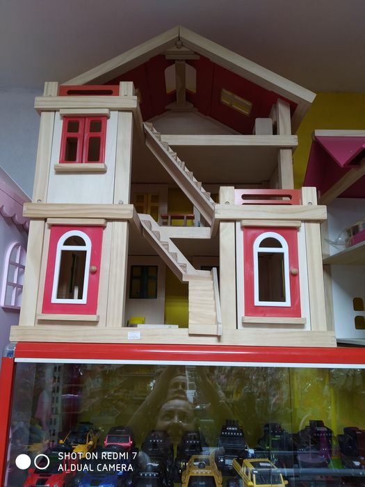 Деревянные домики для кукол.