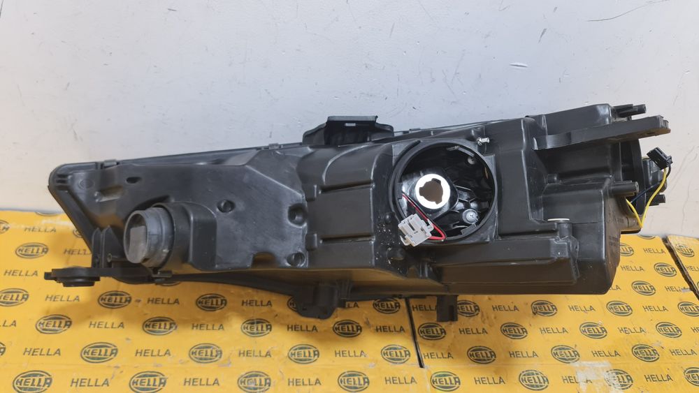 Far xenon led dreapta  Audi A4 B9 8W S4 2015+ 8W0941044B