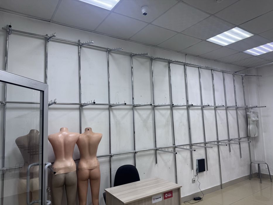 Продам тороговое оборудование,маникены,зеркало