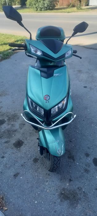 Продам скутор м8 x7