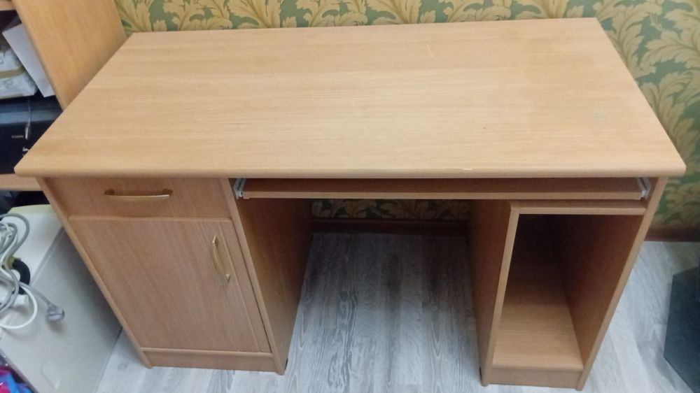 Продам стол для компьтера