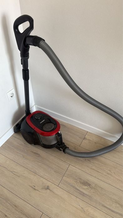 Гарнитуры , пылесос шкаф