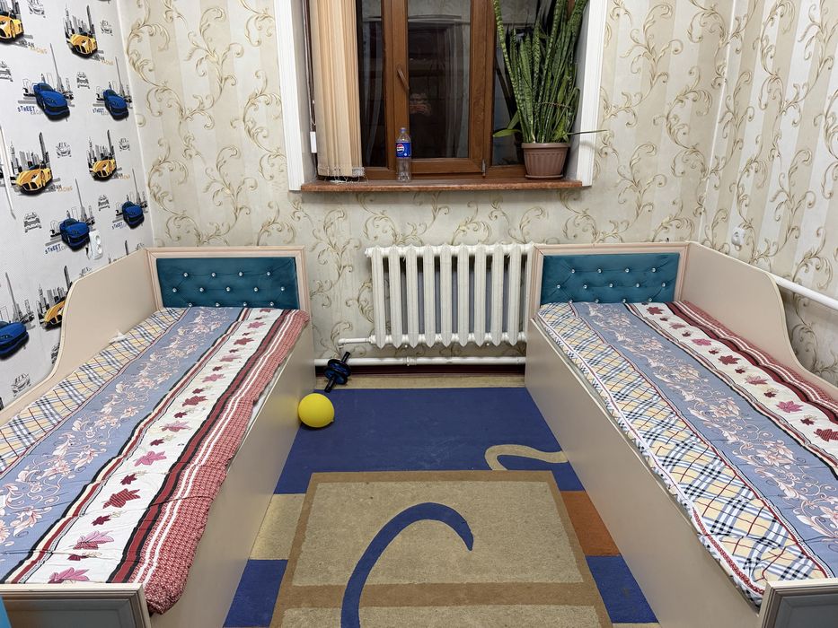 Детский кроват и шкаф