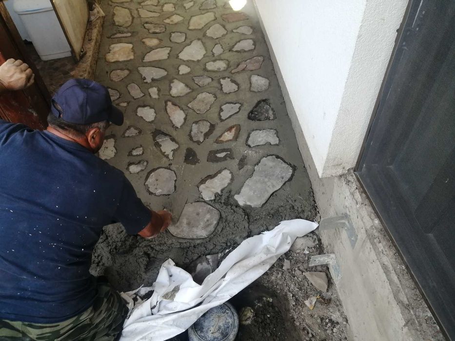 pietruire curte interioara, scari sau trepte lemn, foisor, glaf lemn