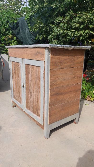 Срочно продаются домашние вещи,сделанные профессиональным столером.