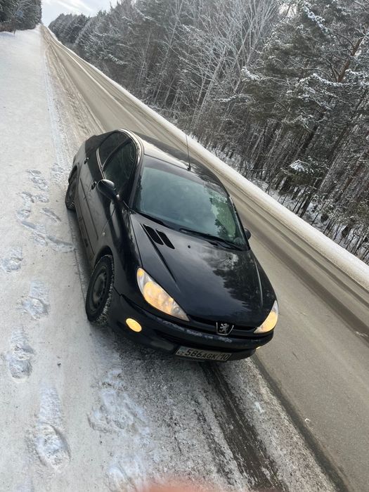 Продам машину Peugeot 2008 года