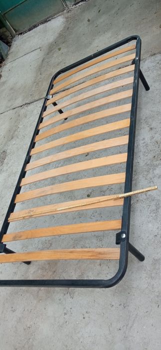 Pat rabatabil cu saltea 130 lei