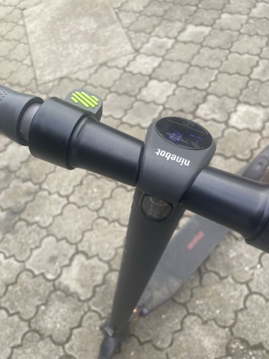 Vând trotineta electrica segway ninebot e25e