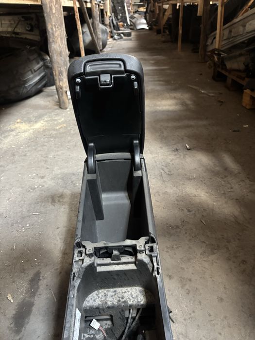 Подлакътник Mercedes GLA