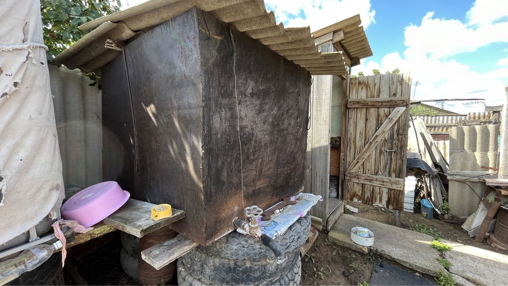 Железная емкость