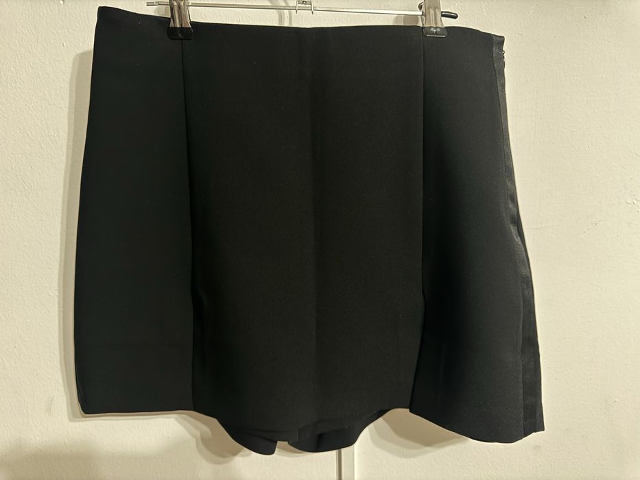 Шорты с вырезом Zara, М размер