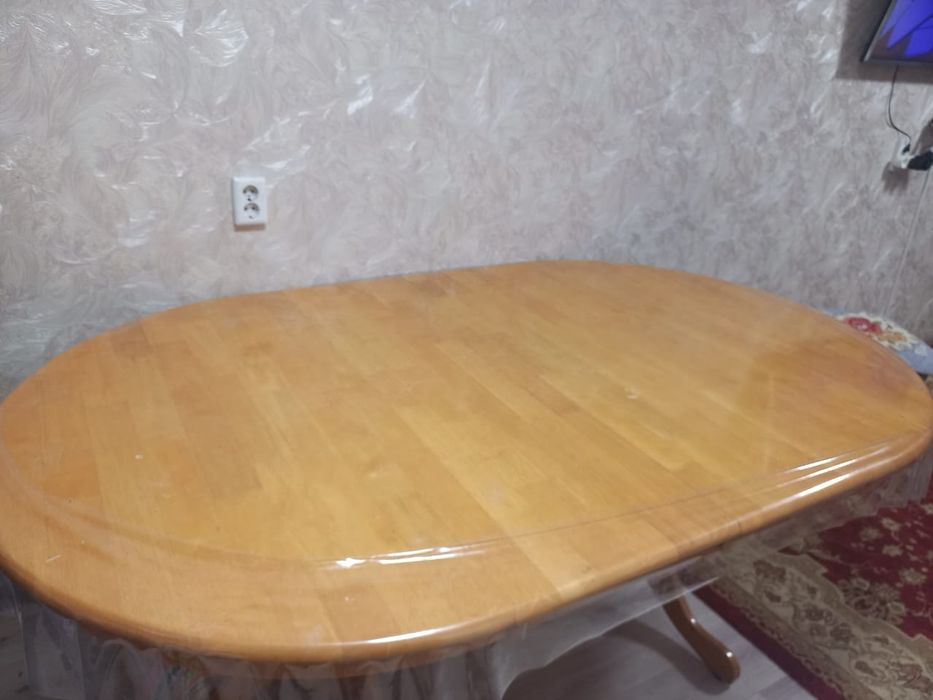 Продам стол дубовый