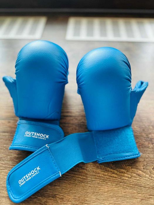 Echipament Karate - kimono & protectii pumn (size S)