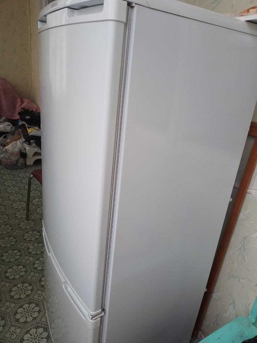 Продам диван, кресло, холодильник, кухонный гарнитур, стол, стул, утюг