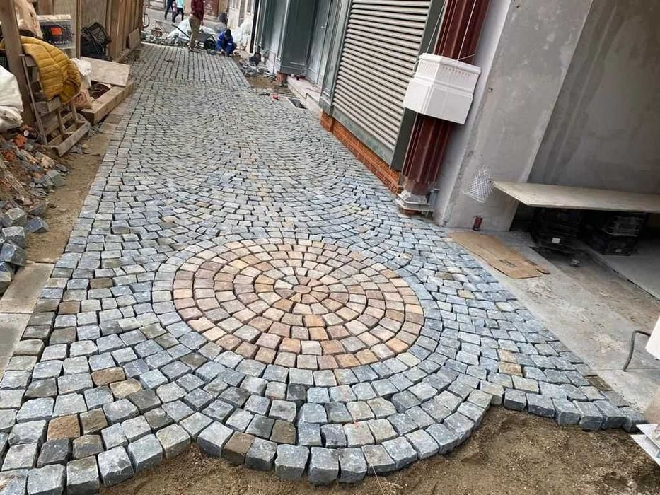 Vând piatra cubica si montez ( granit, andezit, bazalt)  pavaj pavele