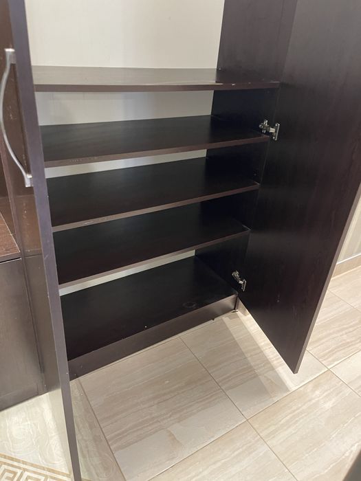 Голям гардероб с много равтове