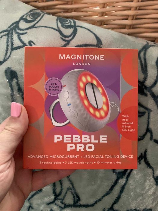 Устройство за тонизиране на лице Magnitone Pebble Pro с микроток и LED
