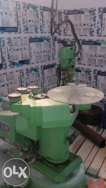 Машина за обработка на стъкла с правилна и неправилна форма