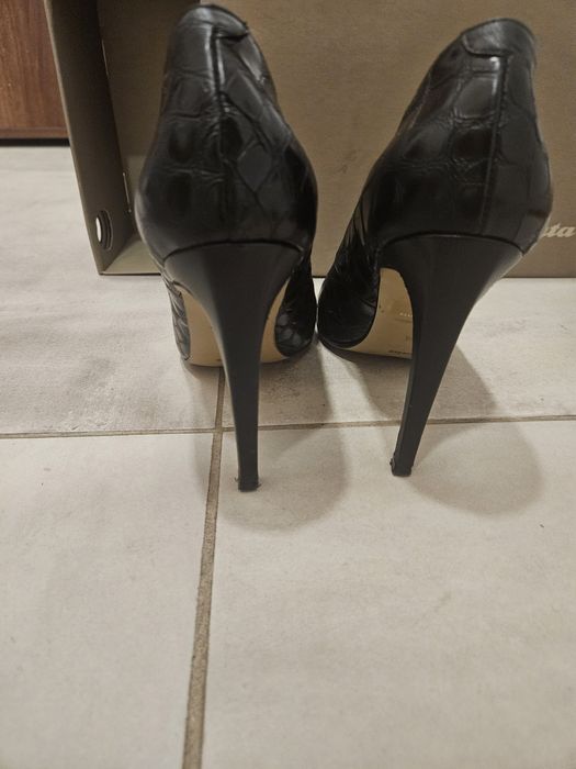 Високи токчета на Bata