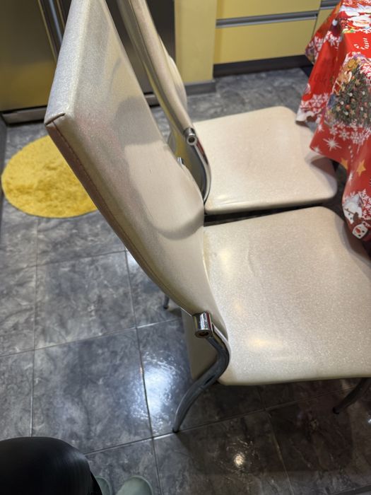 Кухня жълто и  сиво