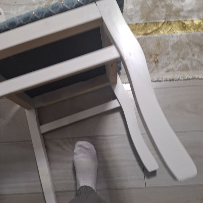 Стулья новые продам