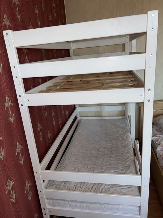 Двухярусная кровать