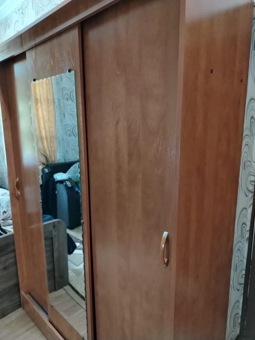 Продается шифоньер, купе.