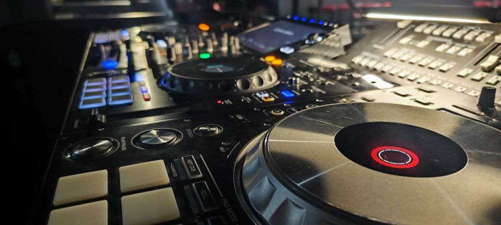 Pioneer DDJ-SZ DJ Controller + UDG case