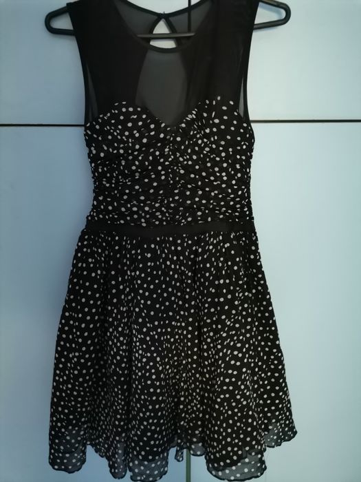Елегантна рокля на Guess