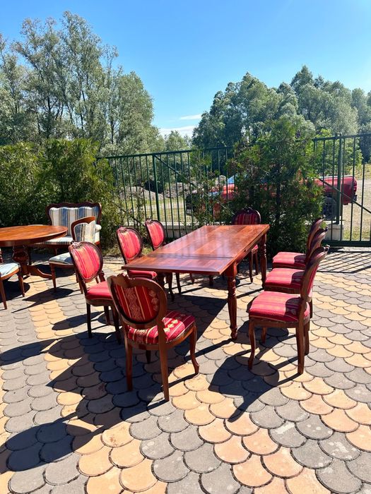 Vând mese si scaune