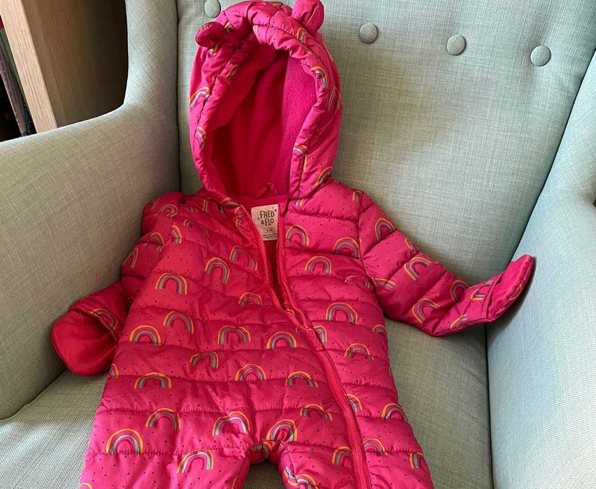 Salopeta iarna roz cu imprimeu curcubeu, 9-12 luni, stare EXCELENTA