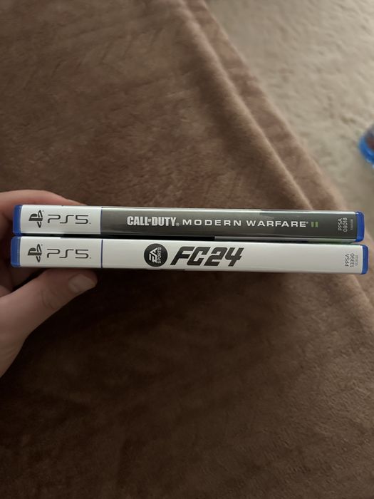Vand joc PS5 - FC 24 (fifa) si Call of Duty