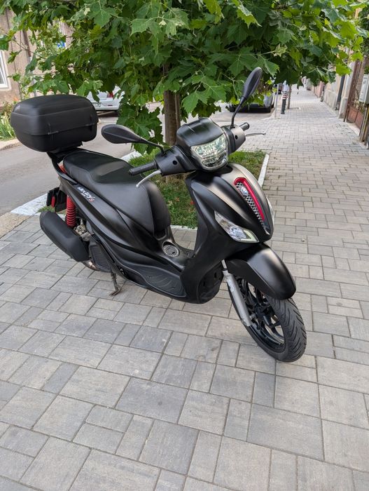 Scuter Piaggio Medley 125S + topcase, husa, incuietoare