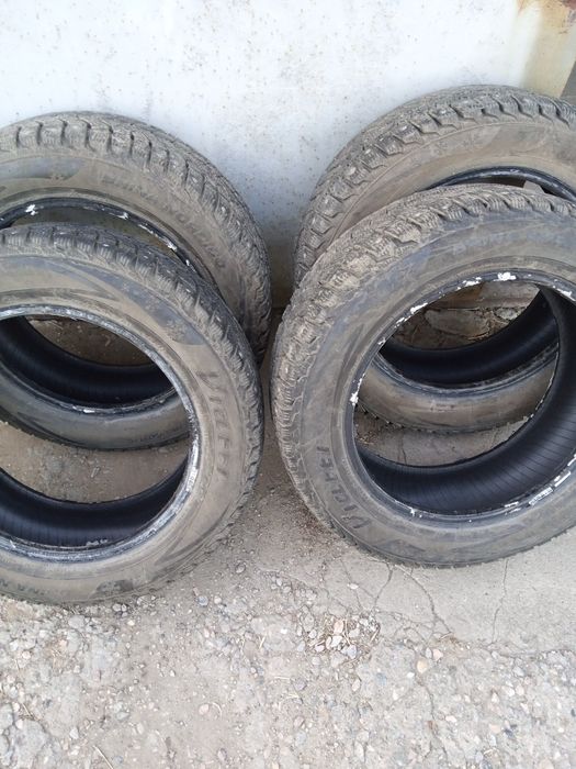 Продам зимние шипованные шины
