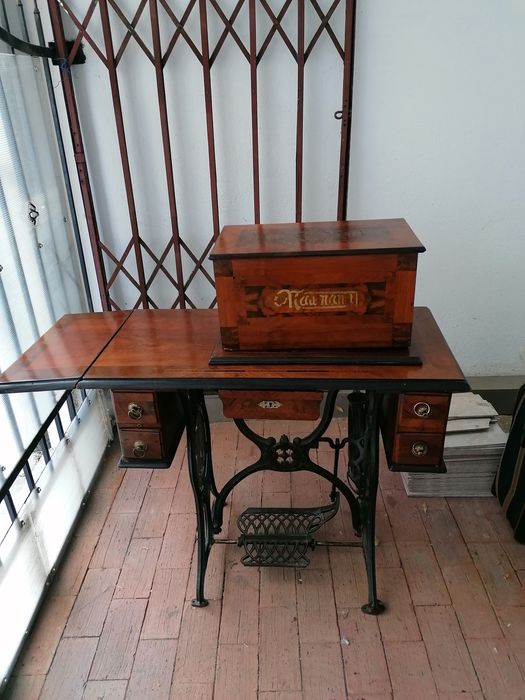 Mașină de cusut Singer