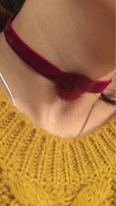 Чисто нови велурени чокъри с пухче различни цветове