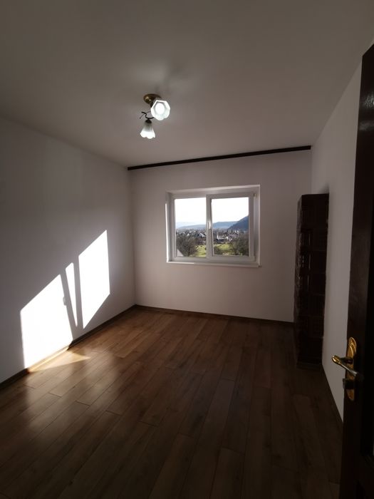 Vând apartament cu 3 camere