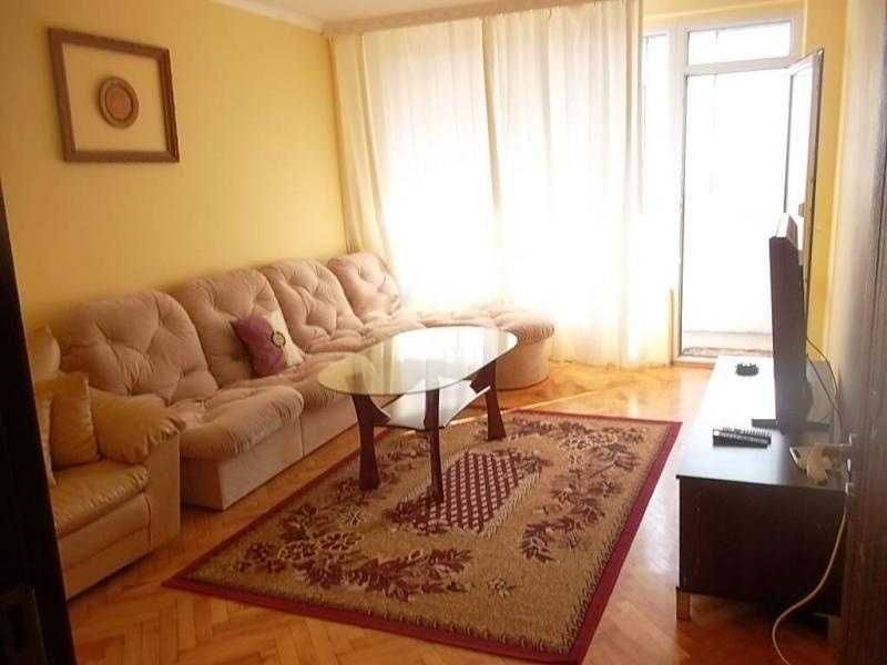 Дава се под наем Двустаен апартамент в Бургас, Лазур - 65 кв.м за 612 € - Снимка #1