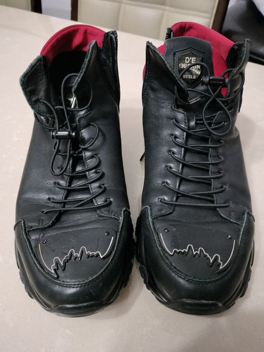 Vând ghete/bocanci/pantofi/ adidasi Nr 40, din piele moale, negri cu r