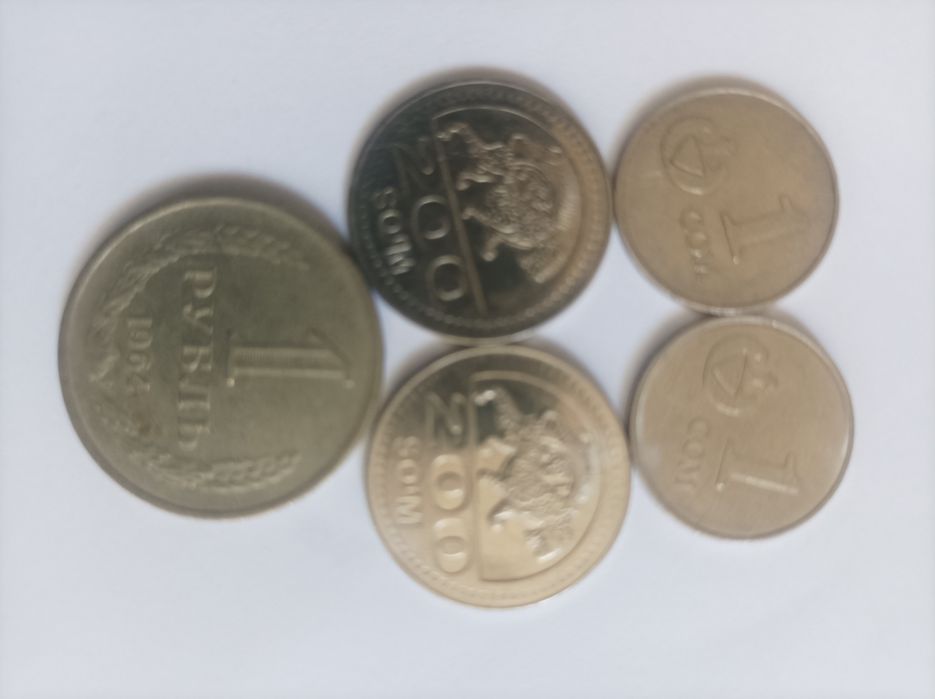 Продам манеты раз.