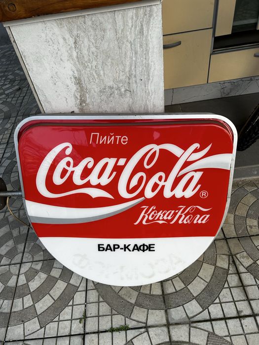 Рекламна табела на coca cola