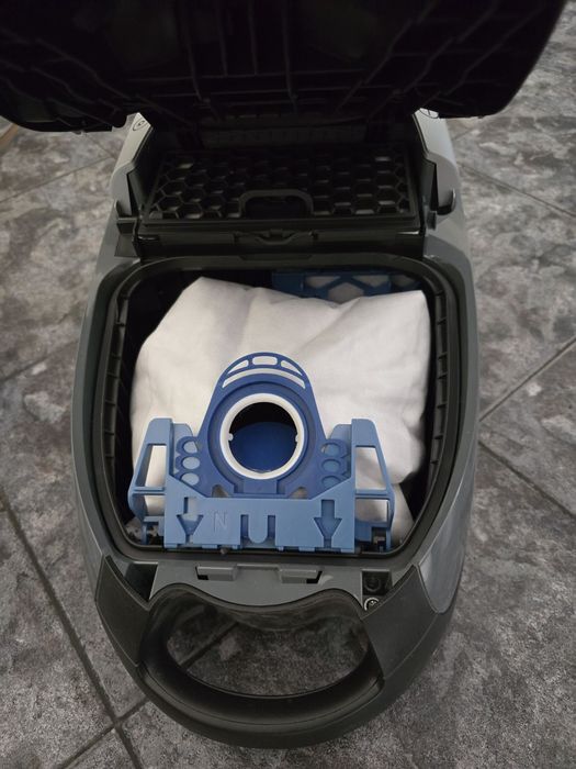 Прахосмукачка Miele C2 Powerline