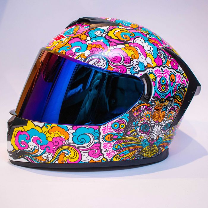 Каска за мотор пистов , скутер , ел. тротинетка др. ( Размер S 55-56 )