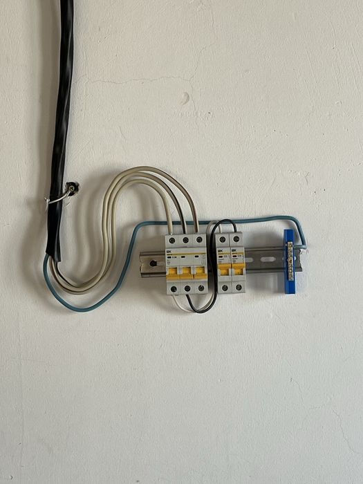 Электрик.  Услуги от частного мастера.