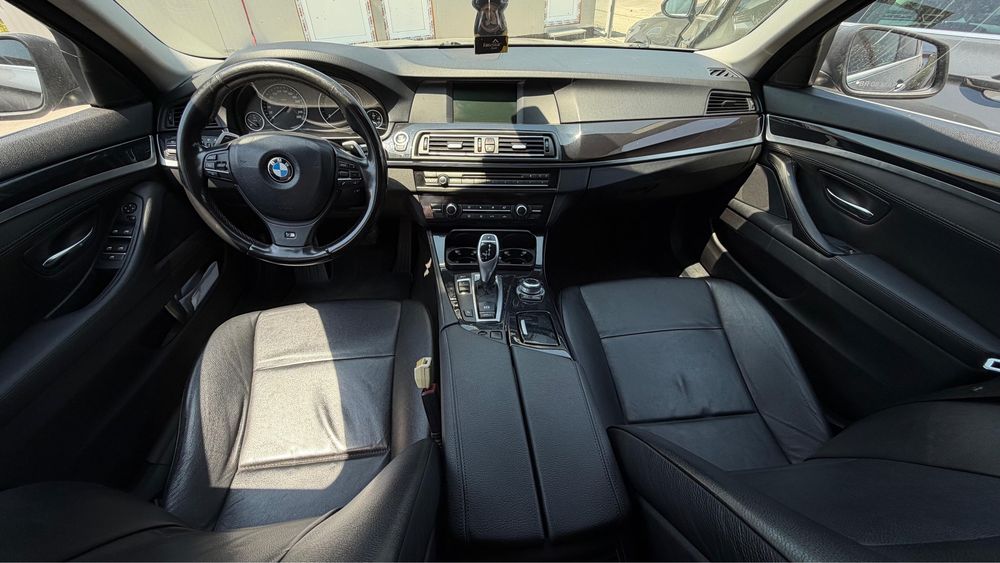 BMW 5 Series 2011 — imagine 5