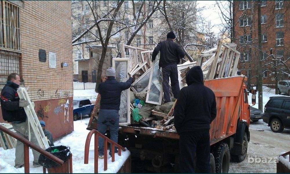 Мы грузчики разнорабочие. Строители.