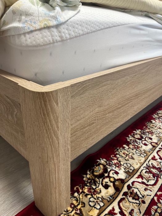 Продам двуспальную кровать