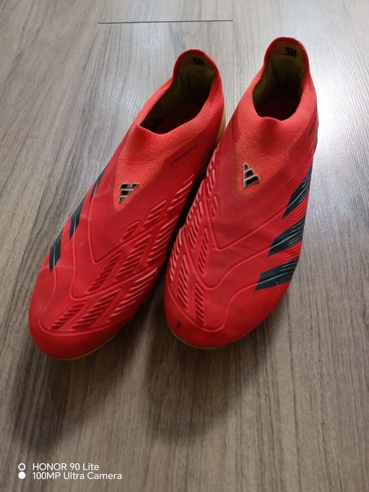 Продам футбольные бутсы