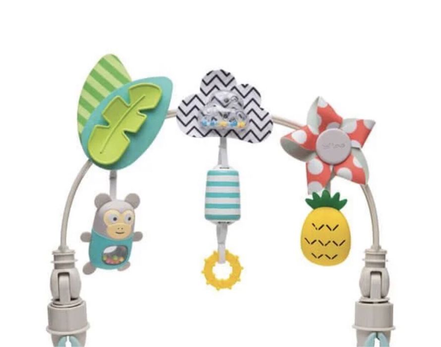 Дуга с игрушками для коляски